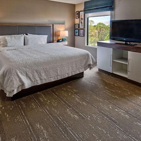 Hampton Inn & Suites Fort Myers Естеро Екстер'єр фото
