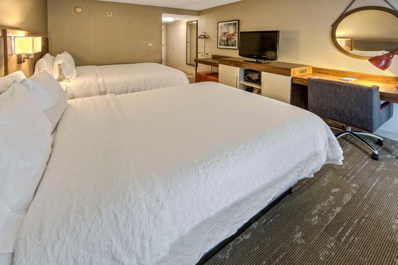 Hampton Inn & Suites Fort Myers Естеро Екстер'єр фото