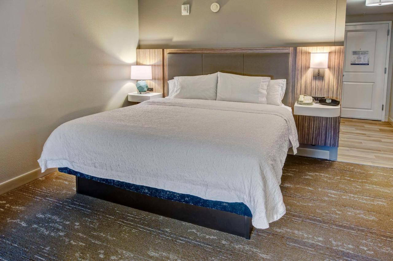 Hampton Inn & Suites Fort Myers Естеро Екстер'єр фото