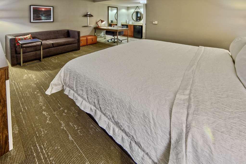 Hampton Inn & Suites Fort Myers Естеро Номер фото