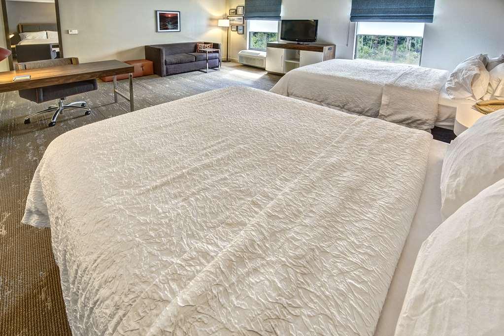 Hampton Inn & Suites Fort Myers Естеро Номер фото