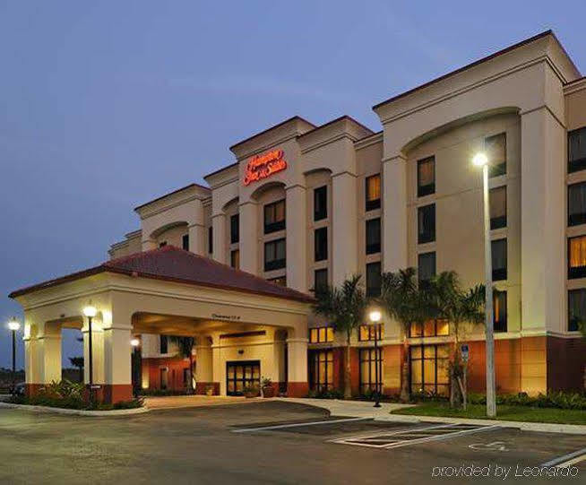 Hampton Inn & Suites Fort Myers Естеро Екстер'єр фото