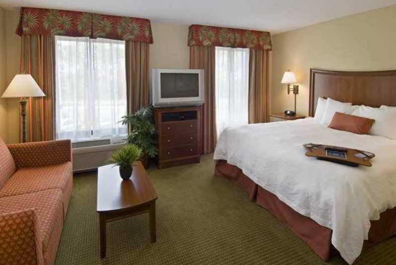 Hampton Inn & Suites Fort Myers Естеро Екстер'єр фото